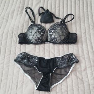 Victoria's Secret Gorgeous push up bra & panty